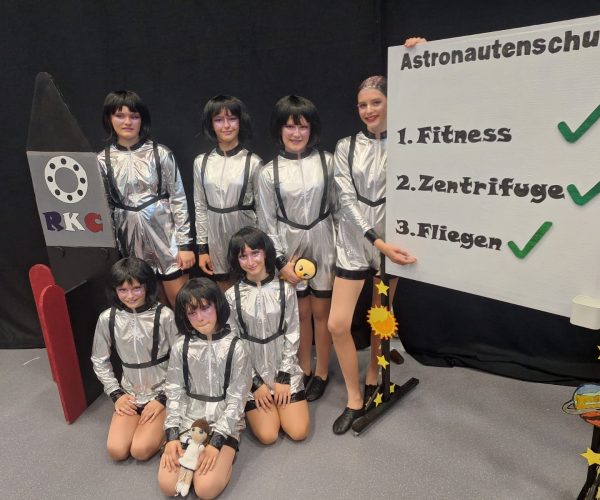 Funkengarde mit "Fly high - die Schule für deinen Höhenflug"