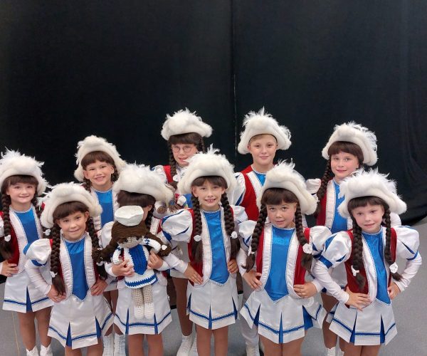 Kindergarde mit ihrem Gardetanz